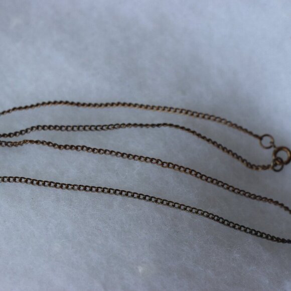 17" Inch gold toned chain link necklace, used good condition - Picture 5 of 5